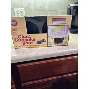 Wilton Jumbo Cupcake Cake Party‎ Pan Decorative Bakeware Non Stick Birthday